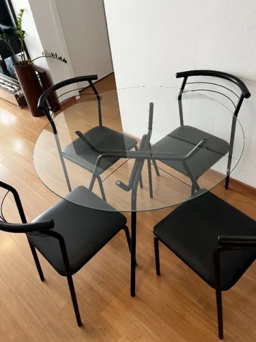 Mesa de Jantar de video redonda com 4 Cadeiras pretas