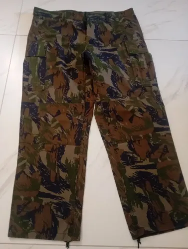 Calça camuflada