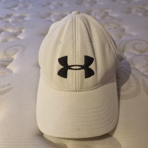 BONÉ UNDER ARMOUR