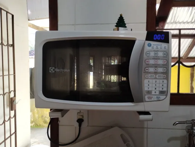 VENDO MICROONDAS 20L LUZ INTERNA QUEIMADA 