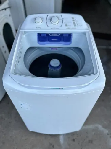 Máquina de lavar Eletrolux 12 kilos ! Sem marcas !