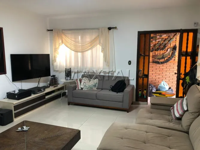 Sobrado na Região da Bortolândia com 327m², com 4 Dormitórios (2 Suítes), 4 Banheiros e 2