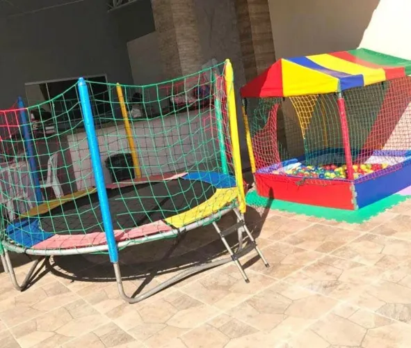 pula pula e piscina de bolinha 