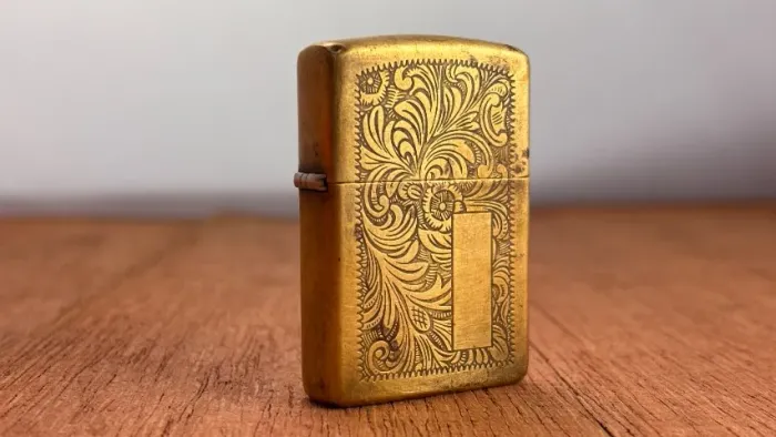 Isqueiro Zippo Venetian Brass 1995 (Usado)