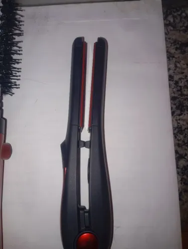2 Escovas rotativas e 1 prancha de cabelo tudo funcionando