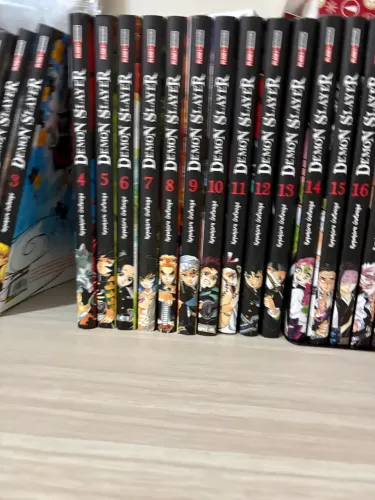 Demon Slayer (Kimetsu no Yaiba) - 22 Volumes
