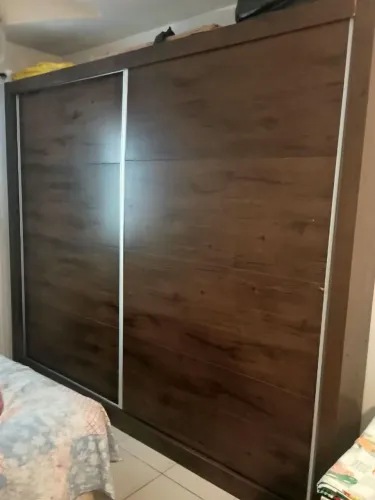 Guarda roupa espaçoso