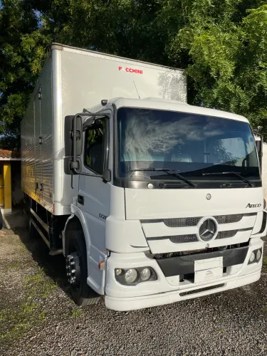 Caminhão Mercedes Bens Atego 17.26