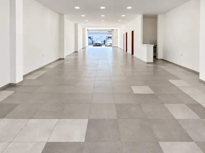 Bayeux - Alugo ampla loja comercial, em avenida movimentada de Bayeux.