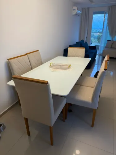 Mesa de jantar com 06 cadeiras