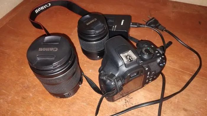 Canon T5 + 18-55mm e 18-135mm IS STM