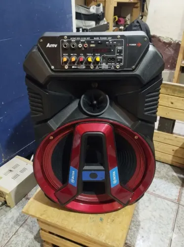 Caixa de som Amvox com fonte