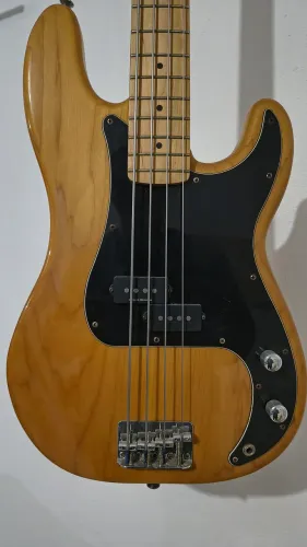 Baixo squier precision