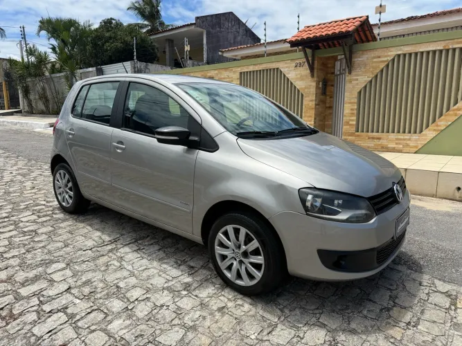Volkswagen Fox 1.0 MI Total Flex 8V 5P 2013