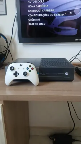 Xbox One X 1 TB Edição Limitada Halo- Conservado + Jogos 