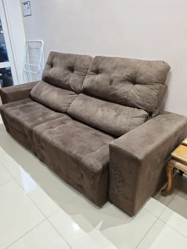 Sofá semi novo retrátil e reclinável 3 meses de uso