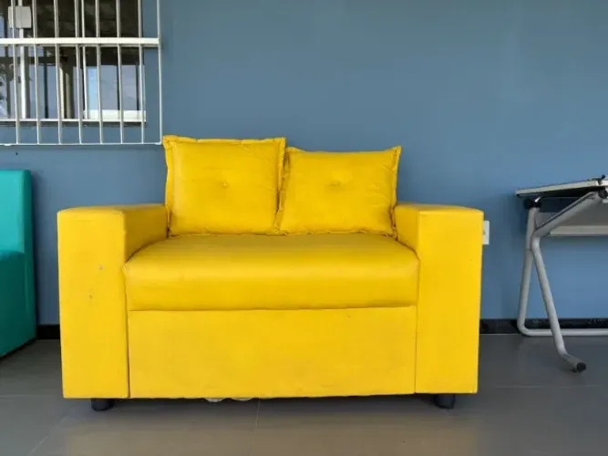 SOFÁ AMARELO - dois lugares (usado)