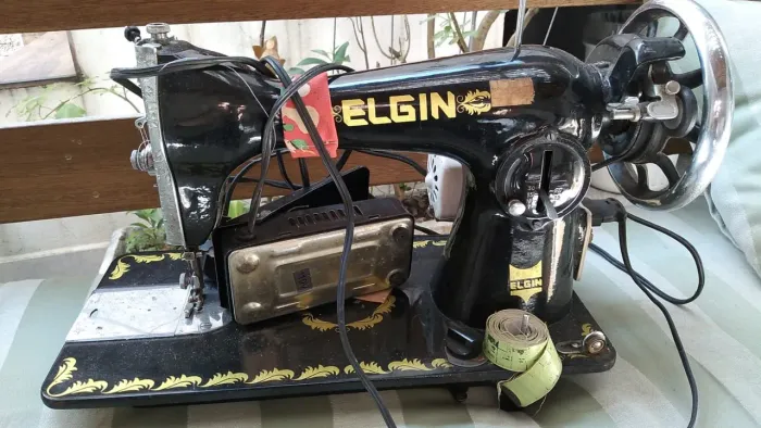 Máquina de Costura Elgin Antiga - Funcionando