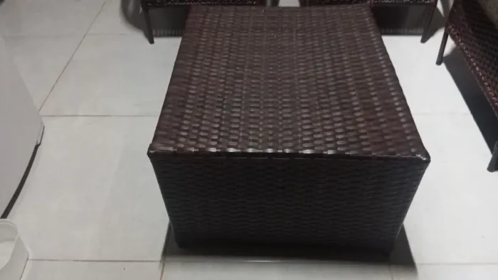 Vede-se conjunto de sofá e poltronas fibra sintética jardim varanda