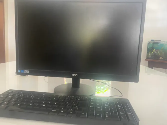 Monitor AOC LCD 20? mais teclado grátis