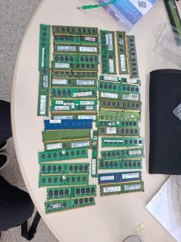 Lote de memórias RAM de 512mb a 4gb