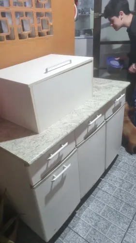 Vendo balcão de aço e armario suspenso madeira