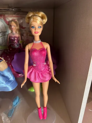 Barbie i can be patinadora no gelo