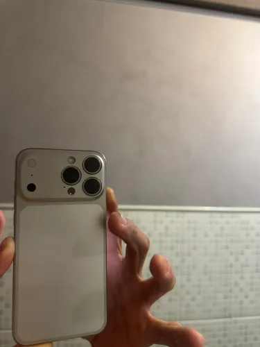 IPHONE 15 PRÓ MAX  Traseira do 17 com trinco traseiro 