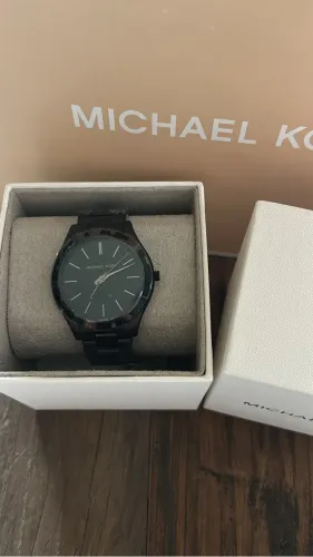 Relógio Michael Kors preto unisex minimalista