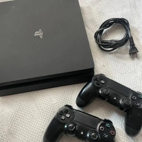 Play 4 - semi novo