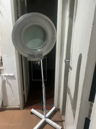 Lupa com o pé, com luz de Led 