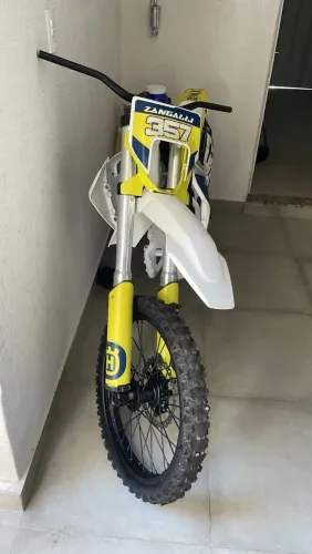 Husqvarna com motor dt200
