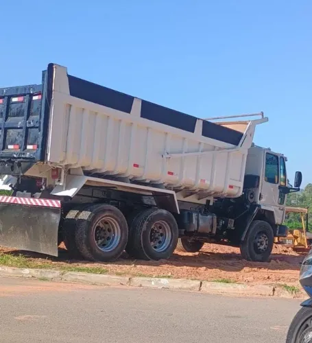 Vendo caminhão caçamba basculante traçado todo revisado