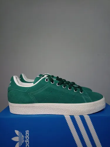 Tenis adidas STAN SMITH tamanho 40 original na caixa.