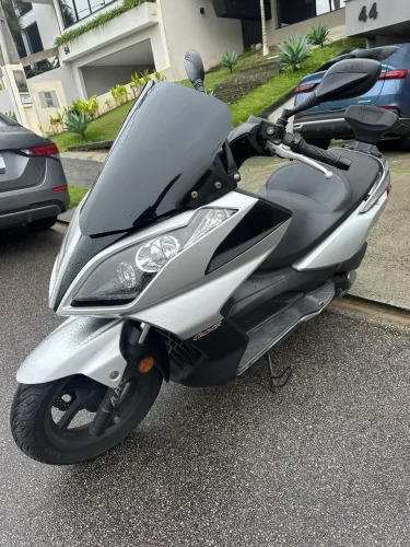 Kymco Downtown 300i Prata 2021/2022 - R$ 19.900