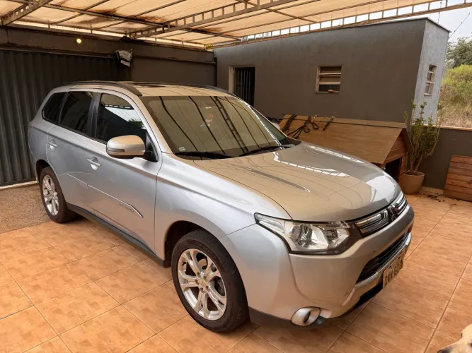 Mitsubishi Outlander 2.0 16V 160cv Aut. 2014