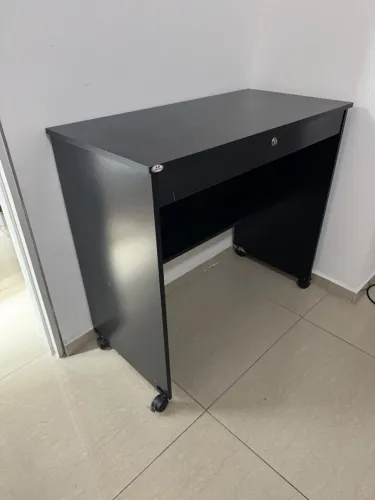 Mesinha multifuncional, escritório, quarto sala estudo.