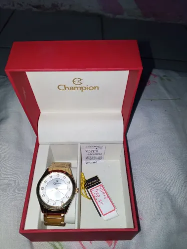Vendo um relógio ? marca Champion feminino relógio não tem defeito nenhum tá novo