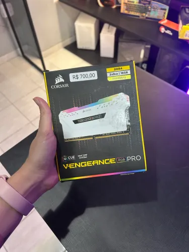 Memórias Corsair Vengeance RGB PRO (16GB) 2666Mhz