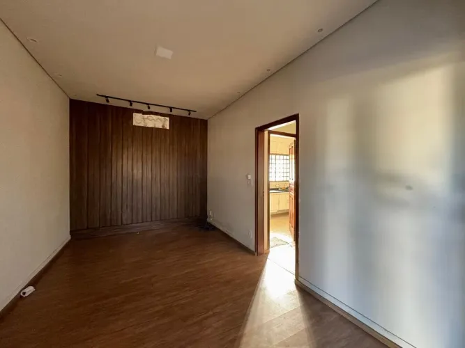 Casa com 3 dormitórios para alugar, 150 m² por R$ 2.000,00/mês - Vila Brasil - Jaú/SP