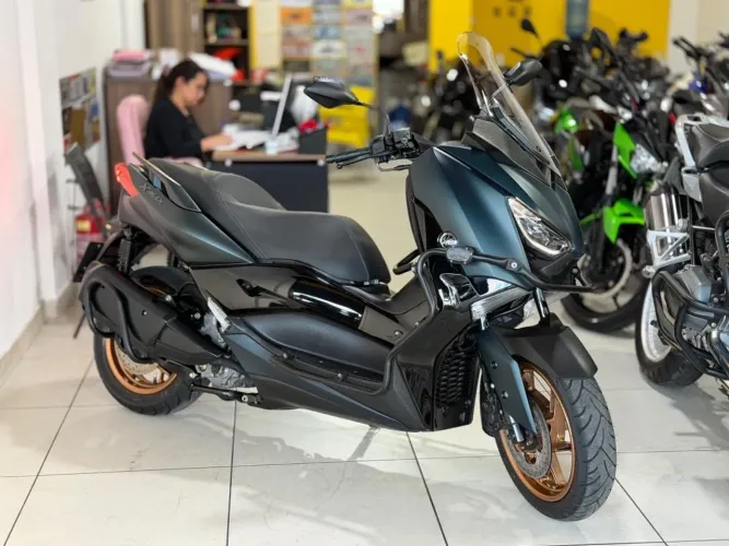 YAMAHA XMAX 250