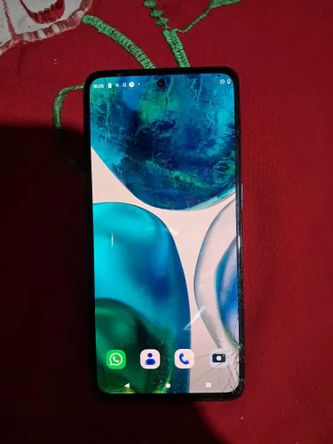 Motorola g52 em perfeito estado, mais com o trinco na tela