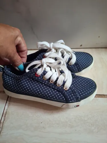 Vendo tênis infantil tommy hilfiger original tamanho 30