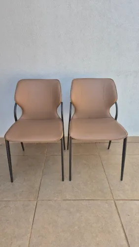Duas cadeiras Donatella Rivatti