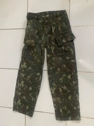 Calça camuflada