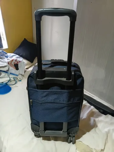 Vende-se essa mala semi nova ,usada poucas veses,tou vendendo pq comprei uma maiori