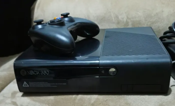 Xbox 360 Super Slim com Aurora (Faço olx pay)