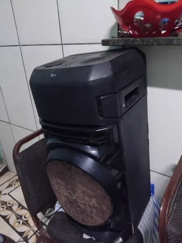 Caixa de som x boom LG. 500,00