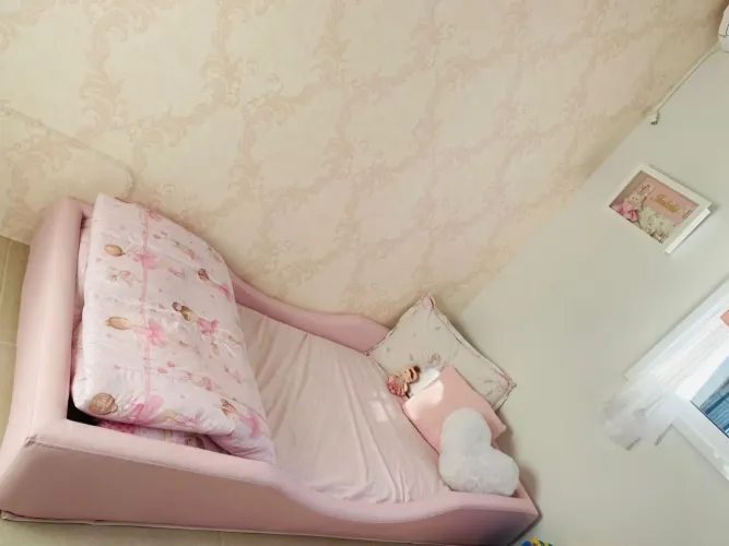 Vendo cama com colchão de criança