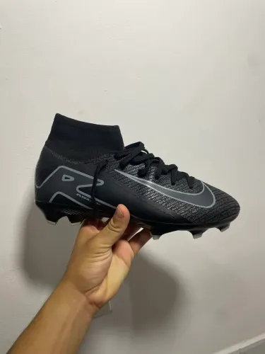 Chuteira Nike PRO